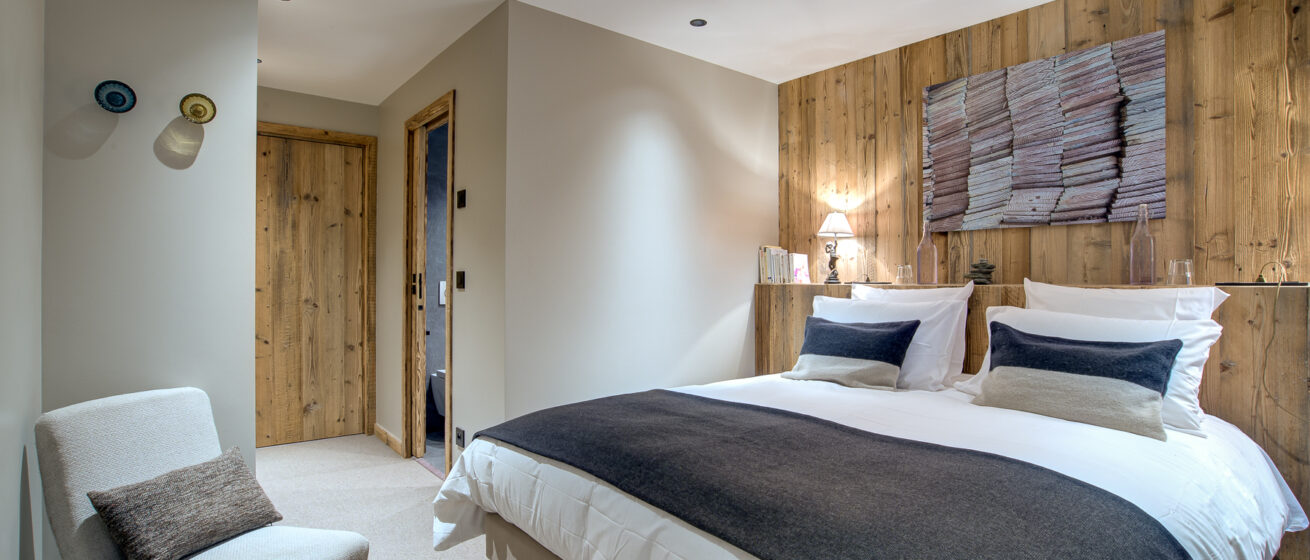 Chalet Bergeronnette, Meribel - double bedroom